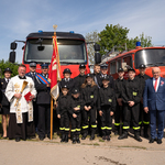 grupa strażaków OSP pozujących do zdjęcia