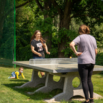 kobiety grające w tenisa stołowego