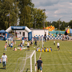 boisko piłkarskie i dzieci