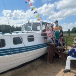 dzieci na łodzi