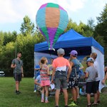 Zawody balonów bibułkowych na ogrzane powietrze dla dzieci..JPG
