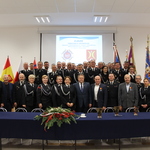 Zdjęcie grupowe uczestników Zjazdu Oddziału Gminnego Związku Ochotniczych Straży Pożarnych Rzeczypospolitej Polskiej.
