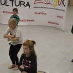 Pokaz taneczny najmłodszych uczestników zajęć.