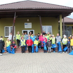 Część grupy, która wzięła udział w Sąsiedzkim Sprzątaniu.